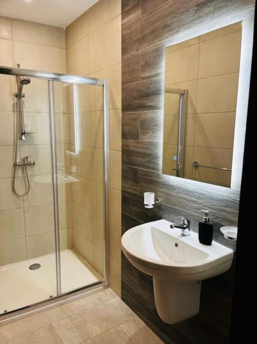 Sliema, Apt7, Stylish 2 Bedroom Apartment With Parking Εξωτερικό φωτογραφία